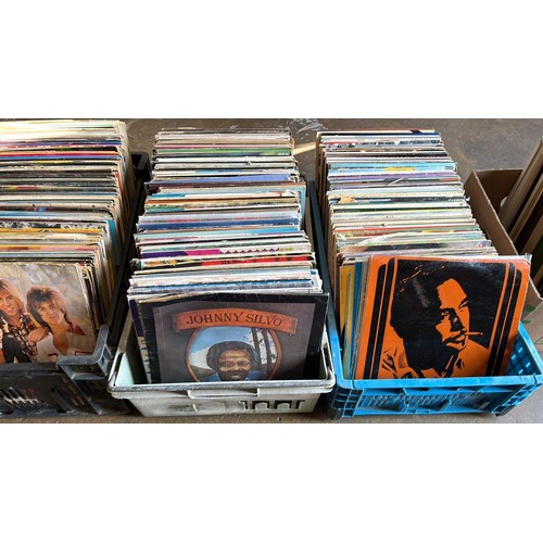 200 - LARGE QUANTITY OF MIXED ARTIST AND MUSIC LPS