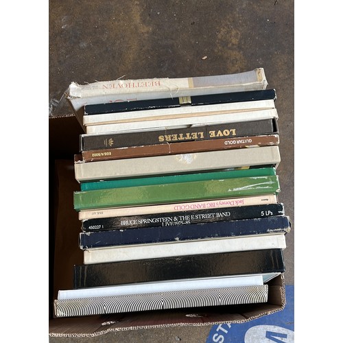 200 - LARGE QUANTITY OF MIXED ARTIST AND MUSIC LPS