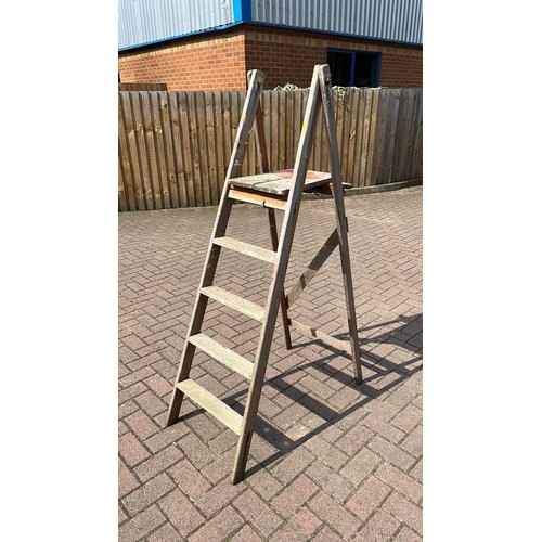 196 - wooden step ladder