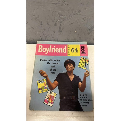 184 - vintage 1964 BOYFRIEND BOOK