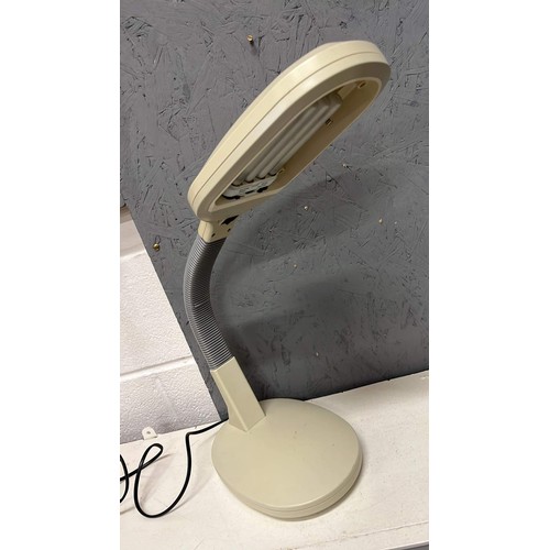 72 - WHITE RETRO DESK LAMP