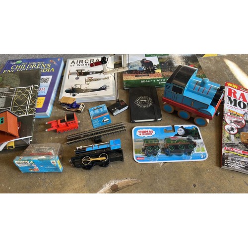 176 - MODEL TRAIN ITEMS MIXED