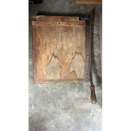 543 - VINTAGE WOODEN GUILLOTINE