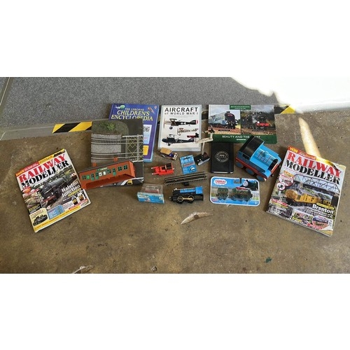 176 - MODEL TRAIN ITEMS MIXED