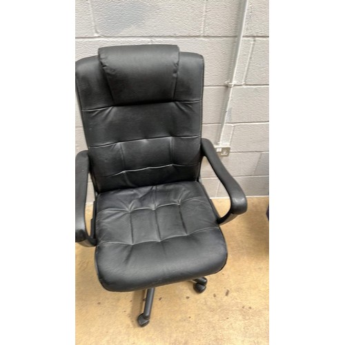 222 - BLACK OFFICE CHAIR