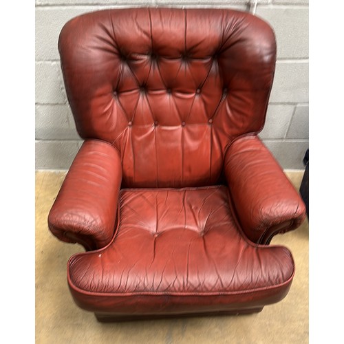 220 - BUTTON BACK ARM CHAIR