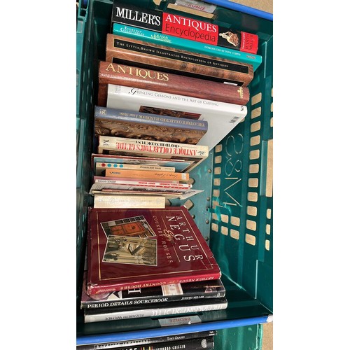 213 - LARGE COLLECTION OF ANTIQUE AND COLLECTORS REFERENCE BOOKS OF MANY TITLES SEE ALL PICTURES