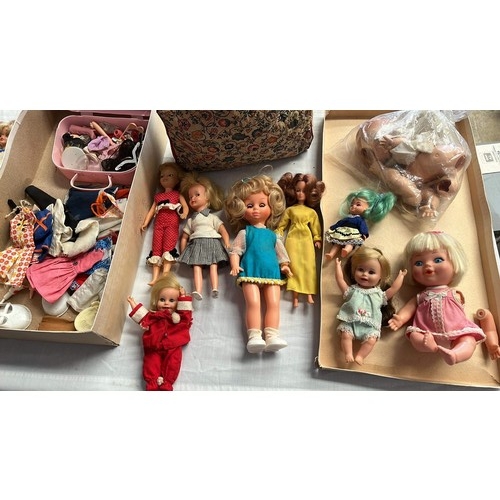 3 - SELECTION OF MIXED MAKERS OF DOLLS AND ACCESSORIES