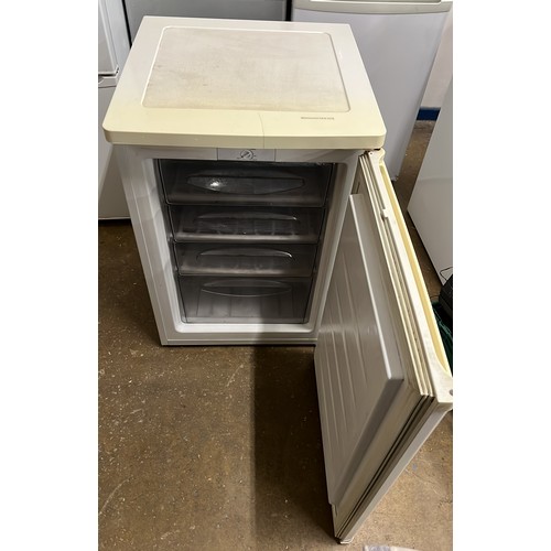 285 - UNDER COUNTER FREEZER