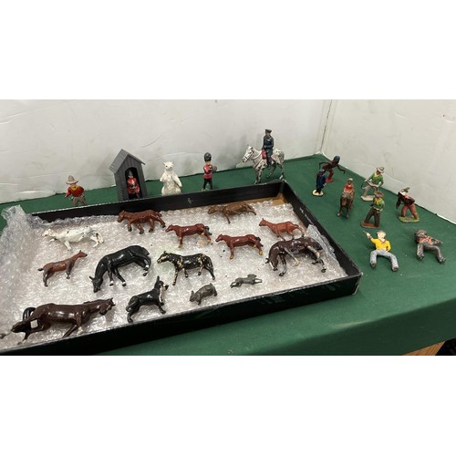 28 - METAL FARM AND OTHER FIGURES