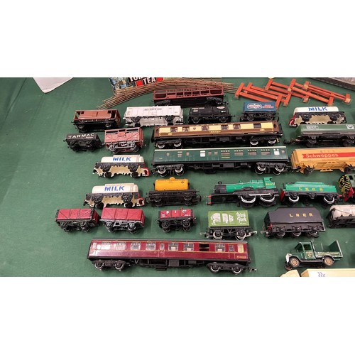 196 - COLLECTION OF MIXED MODEL RAILWAY ROLLING STOCK BY DIFFERENT MAKERS AND USED CONDITION SEE ALL PICTU... 