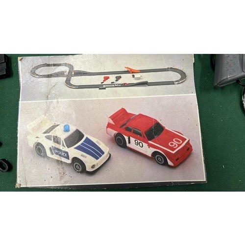 193 - 1977 BUCKINGHAM TOYS LTD TCR RACE TRACK GAME PLAY WORN UNBOXED AND UNTESTED USA THEMED