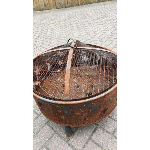 386 - METAL FIRE PIT USED