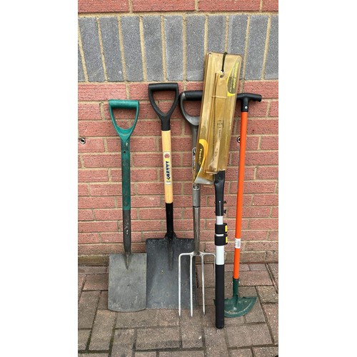 255 - Long handled garden tools