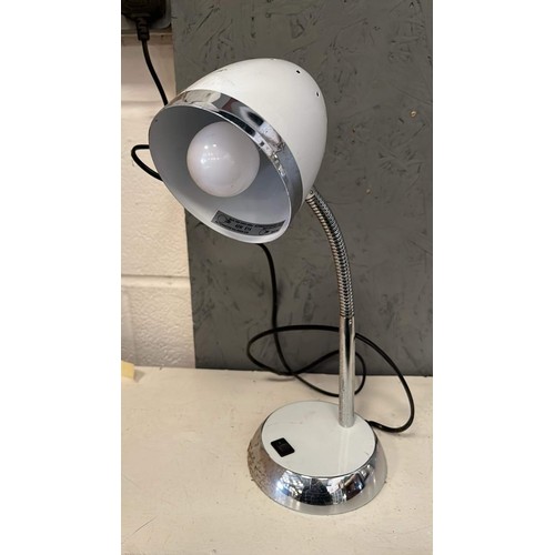 228 - Desk lamp - working