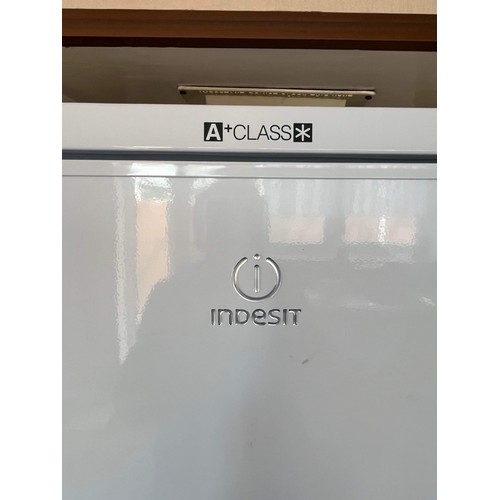 172 - INDESIT WHITE UPRIGHT FRIDGE / FREEZER