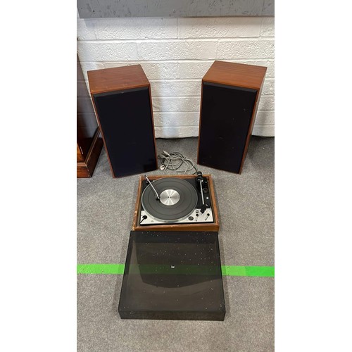 373 - RETRO TURN TABLE WITH SPEAKERS NEEDS RESTORATION