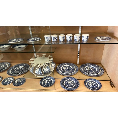 388 - COLLECTION OF BLUE AND WHITE WILLOW PATTERN WARES