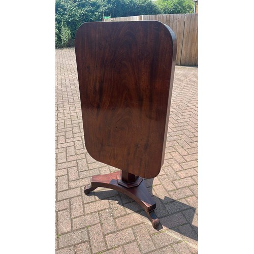 433 - VICTORIAN MAHOGANY TIPTOP TABLE