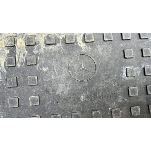 227 - MERCEDES BENZ BOOT LINER USED