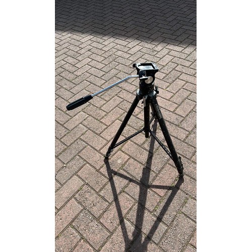 485 - CAMERA TRIPOD