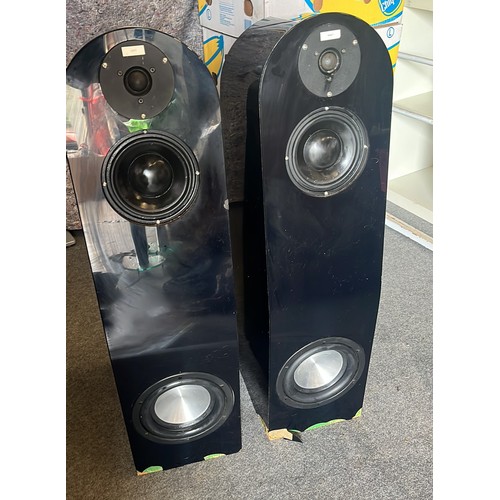 452 - PAIR OF BLACK GLOSS FINISH SPEAKERS USED UNTESTED WITH WARE SEE PICTURES