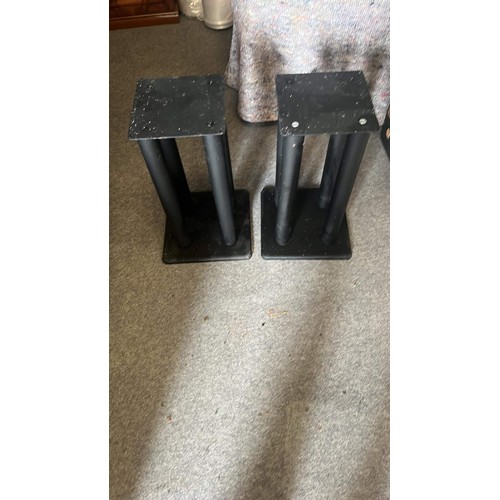 450 - BLACK SPEAKER STANDS