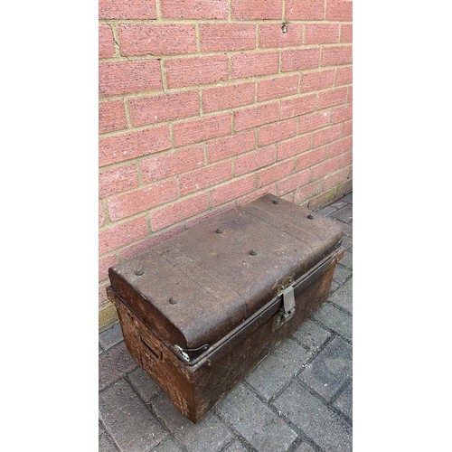 500 - SMALL TIN TRUNK