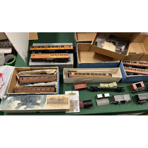 46 - MIXED MODEL RAILWAY ROLLING STOCK PLAY WORN