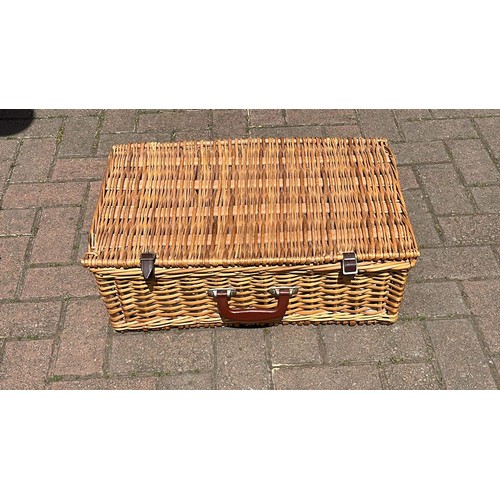 56 - RETRO PICNIC BASKET AND CONTENTS BY OPTIMA