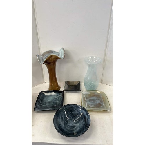 18 - MIXED MARBLE EFFECT WARES