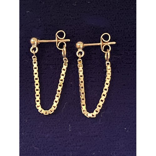 255A - 9ct gold earrings - weight 1.40g