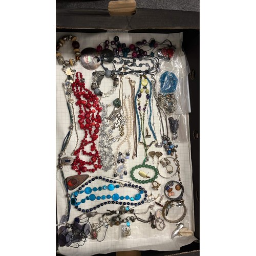 614 - COLLECTION OF MIXED COSTUME JEWELLERY