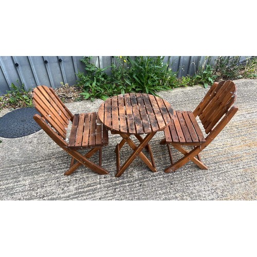 667 - CHILDS WOODEN GARDEN TABLE SET