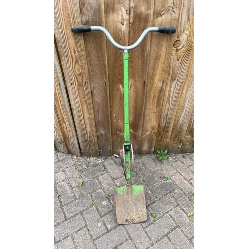 711 - VINTAGE PEDAL SPADE IN GREEN