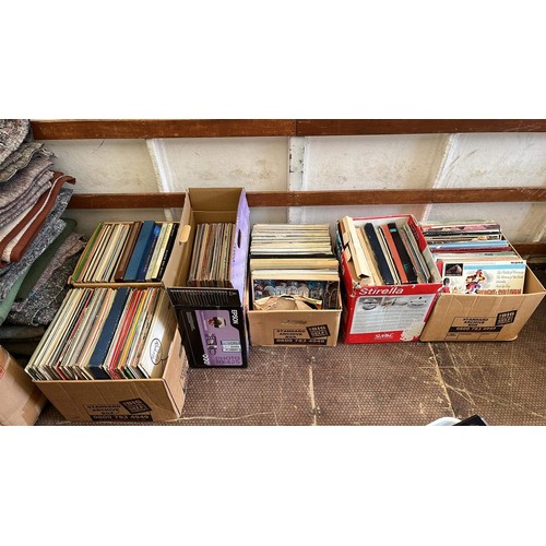 733 - LARGE QUANTITY OF MIXED MUSIC AND ARTIST LPS