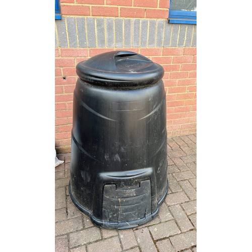 60 - COMPOST BIN IN BLACK PLASTIC