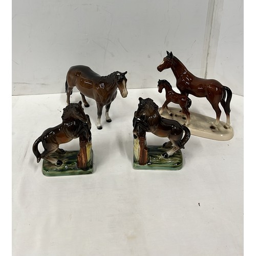 9 - MIXED HORSES TO INCLUDE A DAMAGED BESWICK HORSE SEE PICTURES