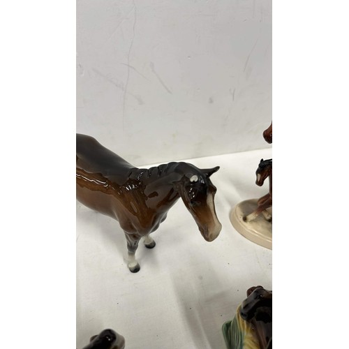 9 - MIXED HORSES TO INCLUDE A DAMAGED BESWICK HORSE SEE PICTURES