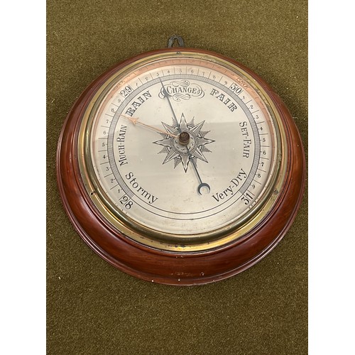 32 - LARGE ROUND BAROMETER