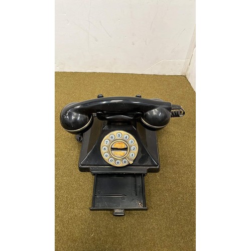 33 - OLD STYLE TELEPHONE