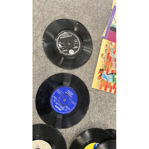 255 - QUANTITY OF MIXED ARTIST AND MUSIC 45s SINGLESMIXED GRADE AND NO COVERS SEE PICTURES