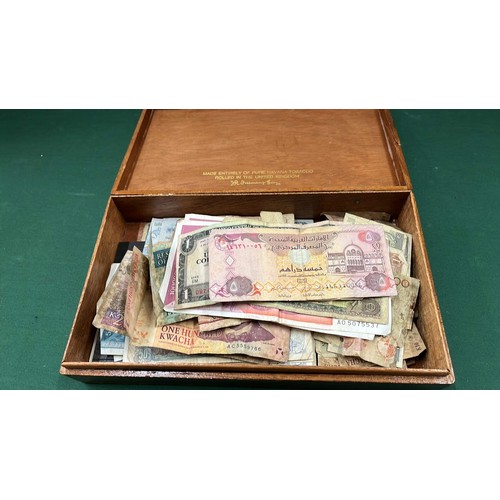 302 - VINTAGE WORLD WIDE PAPER CURRENCY WITH CIGAR BOX