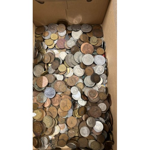 300 - MIXED COINAGE LARGE QUANTITY