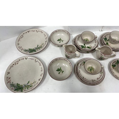 192 - MARKS AND SPENCER BOUQUET GARNI PART DINNER SET