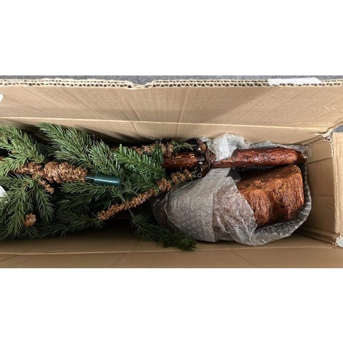 224 - CHRISTMAS TREE BOXED