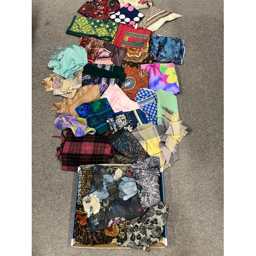 369 - MIXED HEAD SCARVES