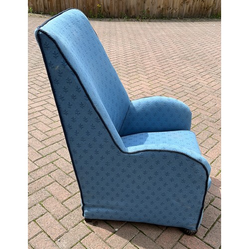 611 - BLUE FINISH RECLINING CHAIR