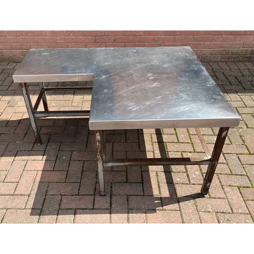 612 - L SHAPED STAINLESS STEEL CATERING TABLE