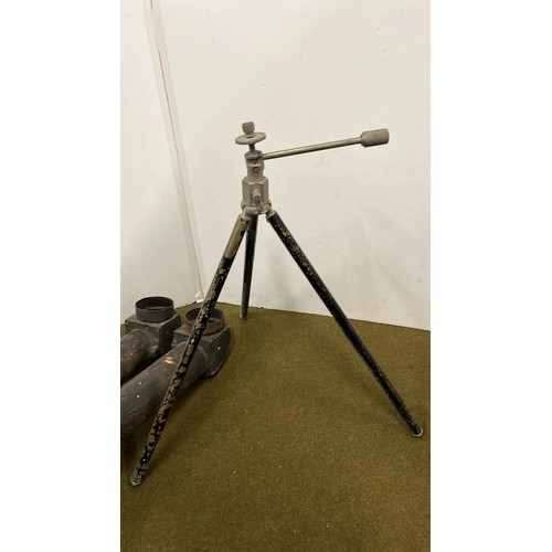 470 - MILITERY PERISCOPE HENSOLDT WETZLAR 262752 AND A CAMERA TRI PODE